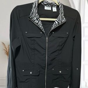 Zenergy by Chico’s, light weight jacket.
Size 0.
Used in very good condition!!